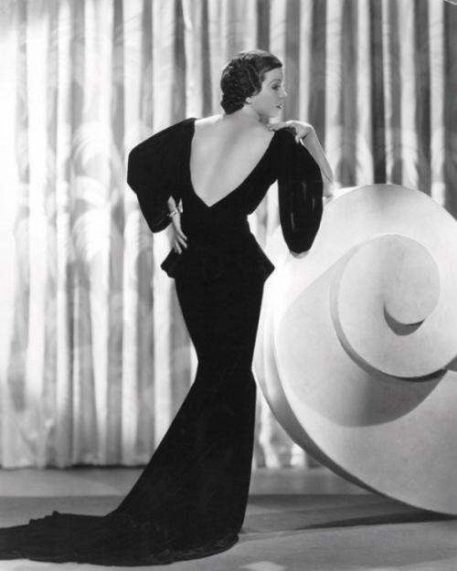 Параметры идеальной фигуры женщины. Как менялись стандарты красоты с годами 02