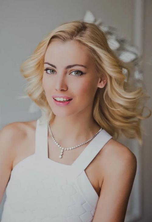 Виктория егошина инстаграм. Подробности жизни актрисы сыгравшей Золушку в клипе Артура Пирожкова «Зацепила»