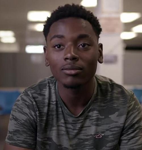 Девочка из клипов Сии выросла. Девочка из клипов певицы Sia выросла и превратилась в настоящую красавицу 11