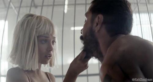 Мэдди зиглер 2021. Вы помните девочку из видеоролика к песне Sia “Chandelier”? Посмотрите, чем она занимается сегодня