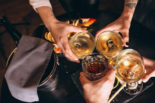 Как распознать алкоголика по разговору. Пьяница и алкаш — разные личности?