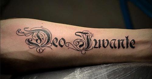 Фразы для тату мужские. Тату на латыни с переводом для мужчин: фотоподборка