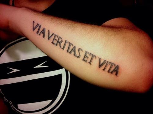 Тату на латыни для девушек. Тату на латыни
