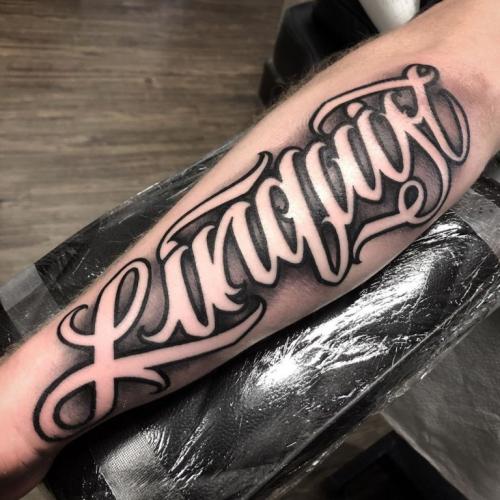 Тату надписи мужские на руке. Мужские тату надписи на руках: лучшие фразы и цитаты