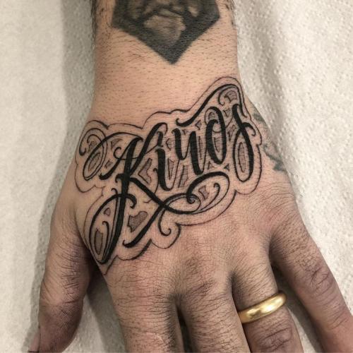 Тату надписи мужские на руке. Мужские тату надписи на руках: лучшие фразы и цитаты