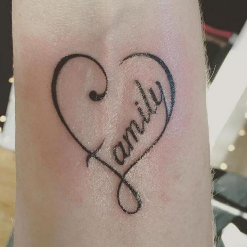 Татуировки со смыслом для девушек маленькие. Татуировки со смыслом для девушек – надписи с переводом и их значение. Фото 34