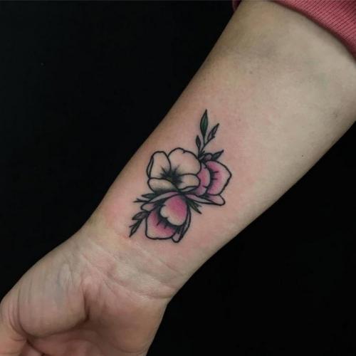 Татуировки со смыслом для девушек маленькие. Татуировки со смыслом для девушек – надписи с переводом и их значение. Фото 37