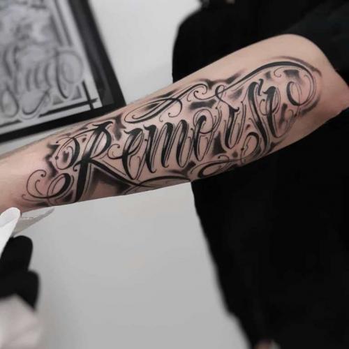 Тату надпись на руке для мужчин. Мужские тату надписи на руках: лучшие фразы и цитаты