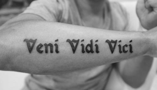 Надписи на латыни со смыслом. Фразы для тату – цитаты на латыни