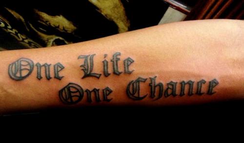 Надписи тату мужские. Татуировка с надписью на руке для мужчины