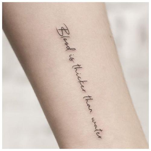 Тату надписи со смыслом на русском. Татуировки с переводом для девушек со смыслом