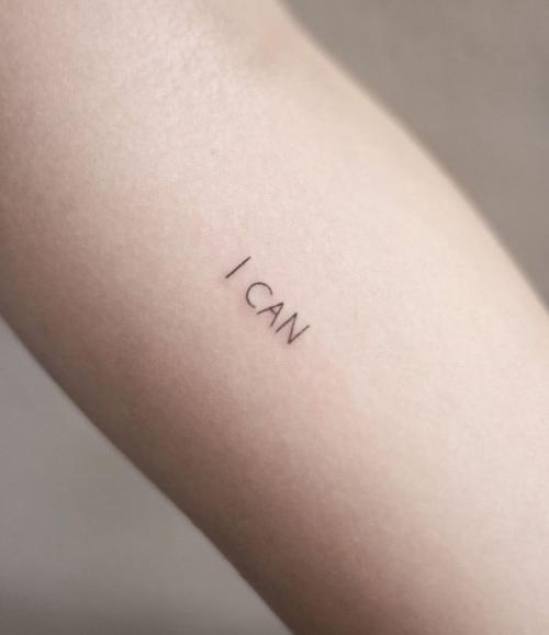 Короткие надписи тату для девушек. Маленькие тату для девушек – плюсы и минусы