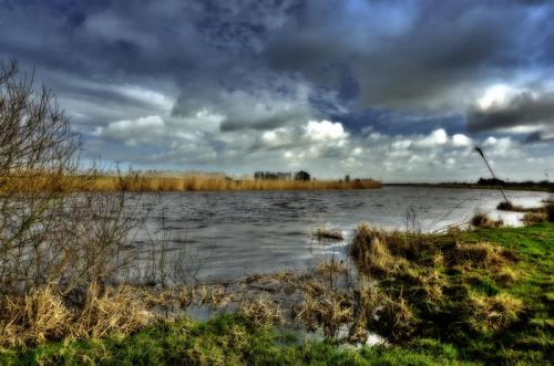 Как ветер влияет на температуру воды и клёв карасей. При каком направлении ветра лучше клюет карась