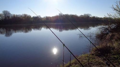 Какие места лучше выбирать для рыбалки при северо-восточном ветре. Выбор перспективного места при ветре