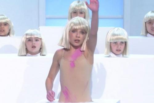 Кто снимается в клипах Sia. Девочка, которая танцевала в клипах и на концертах Сии, выросла: во сколько сегодня оценивается состояние Мэдди Зиглер? 02 Кто снимается в клипах Sia. Девочка, которая танцевала в клипах и на концертах Сии, выросла: во сколько сегодня оценивается состояние Мэдди Зиглер? 02