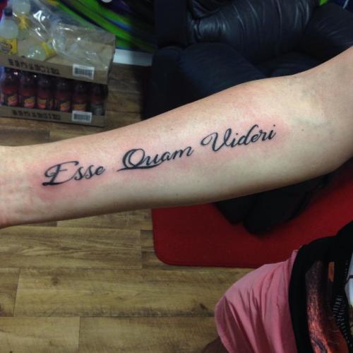 Тату надписи на латыни для девушек и мужчин. Фразы для тату на латыни (с переводом) 18 Тату надписи на латыни для девушек и мужчин. Фразы для тату на латыни (с переводом) 18