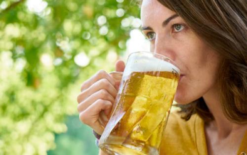 Пивной алкоголизм у женщин: симптомы