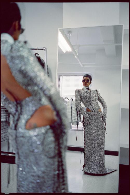 Тейяна тейлор мет гала 2023. Teyana Taylor’s Chiseled Hips Made a Personal Style Statement at the Met Gala