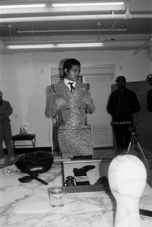 Тейяна тейлор мет гала 2023. Teyana Taylor’s Chiseled Hips Made a Personal Style Statement at the Met Gala