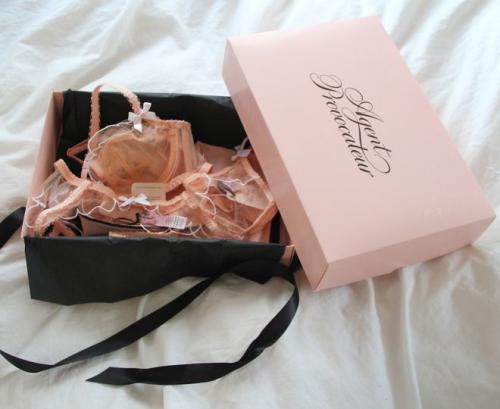 Как правильно произносить названия модных марок. Правильное произношение названий популярных брендов