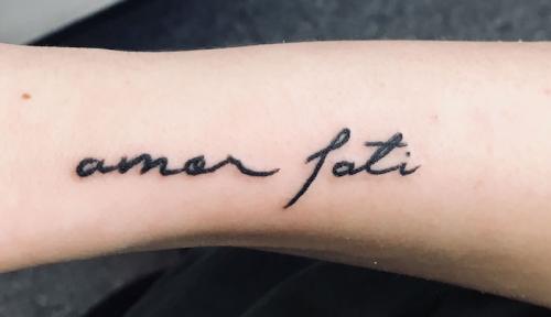 Красивые цитаты на латыни о любви. Тату на латыни: афоризмы и цитаты о любви