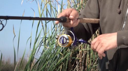 Как определить глубину, на которой ловить рыбу на реке с берега. 