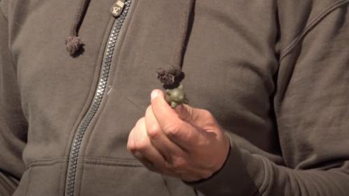 Как определить глубину, на которой ловить рыбу на реке с берега. 