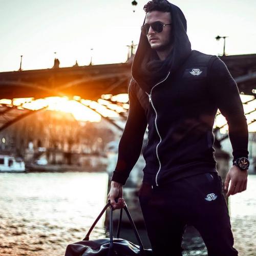 Топ 10 брендов одежды для мужчин. Популярные бренды разных видов одежды для мужчин