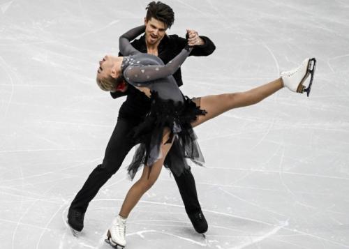 Как костюмы для фигурного катания влияют на зрительскую привлекательность выступления. Как фигуристки создают костюмы для своих выступлений