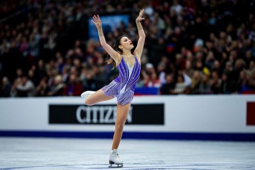 Какие тренды можно наблюдать в дизайне костюмов для фигурного катания. В фигурном катании наряды гораздо легче, но не менее яркие