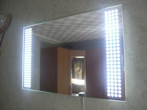 Зеркало для макияжа большое. Варианты ламп