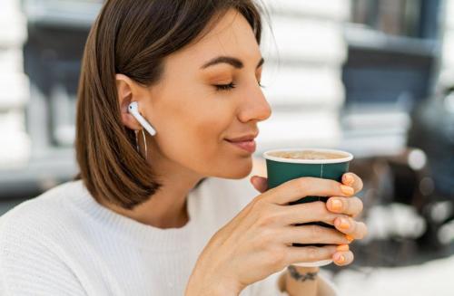 Можно ли использовать различные виды молока для улучшения вкуса растворимого кофе. Коровье или растительное? Как разное молоко меняет вкус кофе и влияет на содержание кофеина