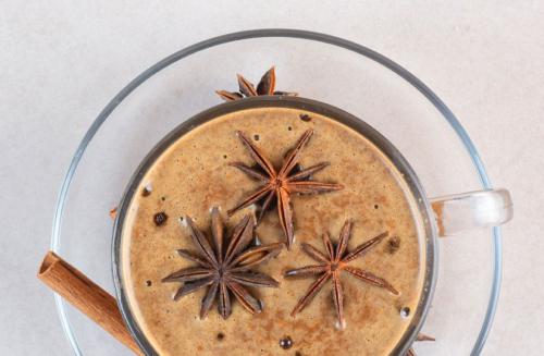 Как приготовить кофе с ароматом специй. Кофе масала: подробное описание классического рецепта согревающего напитка на молоке и пряностях