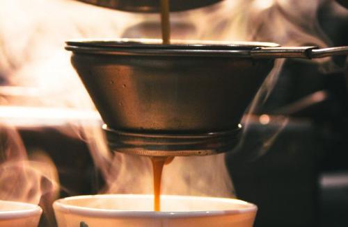 Как приготовить кофе с ароматом специй. Кофе масала: подробное описание классического рецепта согревающего напитка на молоке и пряностях