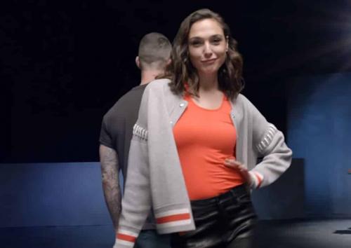 Кто снимался в клипе Girls Like You — Maroon 5 03