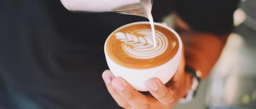 Как можно украсить необычный кофе. Способы декорирования