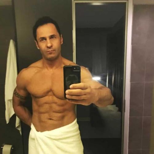 У кого из российских знаменитостей самая красивая фигура. 10 российских звезд-мужчин с идеальным телом