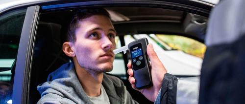 Как сертифицированный алкотестер сравнивается с медицинскими методами определения уровня алкоголя в крови. Какой алкотестер лучше купить для личного использования