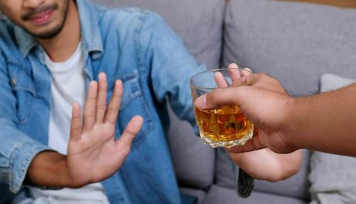Какие стратегии помогают человеку справиться с желанием выпить после отказа от алкоголя. Изменения в организме после отказа от спиртного